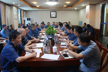 立博体育股份公司党委中心组传达贯彻中共泸州市委八届五次全会精神