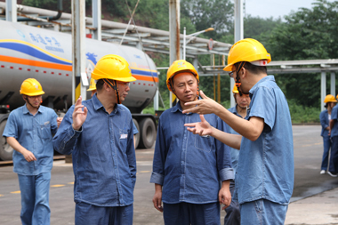 股份公司党委书记廖廷君总经理赵永清率队开展安全检查