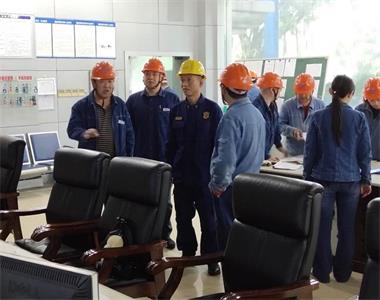 纳溪区消防应急救援大队大队长邓开国一行检查公司消防安全工作