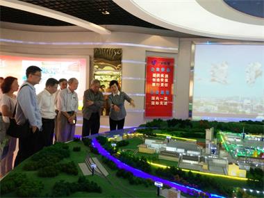 中国三农战略决策委员会主席陆德一行考察立博体育