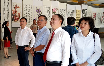 立博体育股份公司举行“三庆”活动文学书画摄影作品展