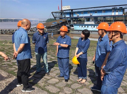 立博体育股份公司党委书记廖廷君深入港口检查防洪防汛工作