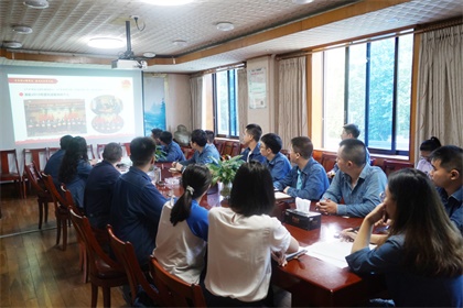 立博体育股份公司团委召开年中工作总结暨读书分享会