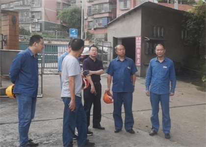 立博体育股份公司党委书记廖廷君一行深入江边码头督查防洪工作