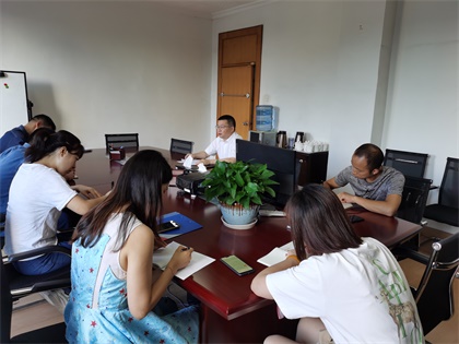 立博体育股份公司党委组织新发展对象进行入党前谈话