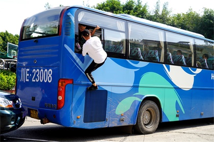 立博体育股份公司举行车辆道路交通事故应急演练