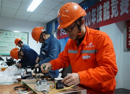 立博体育股份公司举行2020年职工职业技能竞赛电工技术考试