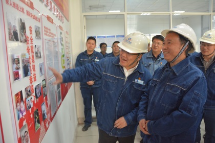 立博体育股份公司党委书记、董事长廖廷君赴和宁公司检查指导高效复合肥项目前期工作