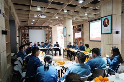 立博体育股份公司召开“红色基因点亮强企之路”主题青年员工座谈会