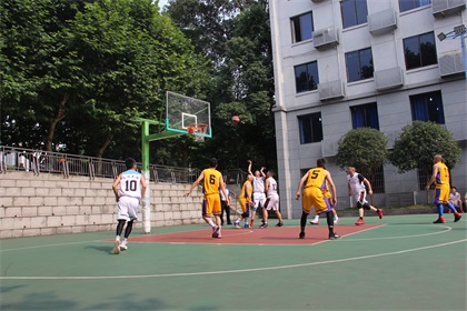 立博体育股份公司与川南煤业公司鲁班山北矿开展篮球友谊赛