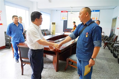 立博体育股份公司开展“把党的关爱送到老兵心中”暖心慰问活动