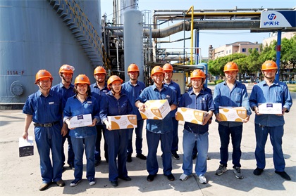 立博体育股份公司党委书记、董事长廖廷君一行到生产一线“送清凉”