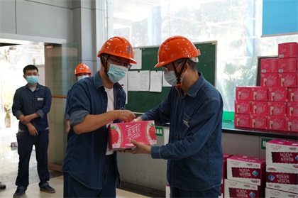 立博体育股份公司总经理赵永清率队开展“送清凉”慰问活动