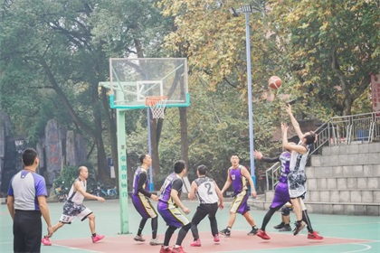 立博体育股份公司与合江县自然资源和规划局举行篮球友谊赛