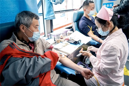 立博体育股份公司开展无偿献血活动