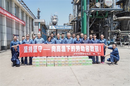 立博体育股份公司总经理赵永清率队到一线送清凉