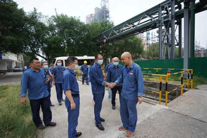 立博体育股份公司总经理赵永清率队到一线检查指导疫情防控工作