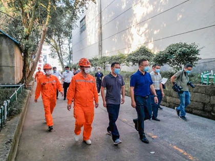 纳溪区委副书记、区长袁维荣到立博体育精正技术检测公司检查核与辐射安全工作