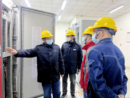 立博体育股份公司领导赵永清、陈占清深入一线检查指导大修工作