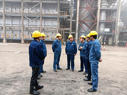 立博体育股份公司党委书记、董事长廖廷君深入绿源醇业检修现场关心一线员工