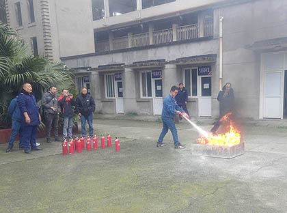 立博体育股份公司开展消防安全培训