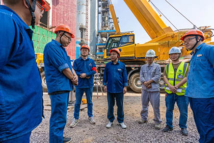 立博体育股份公司党委书记、董事长廖廷君带队检查尿素造粒环保升级改造项目施工安全及工程进展情况