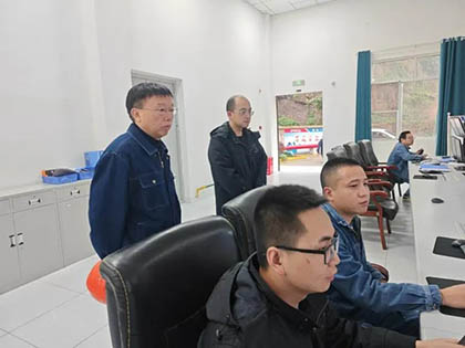 立博体育股份公司总经理傅利才到硝酸车间检查指导工作