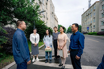 立博体育员工周登位沱江勇救落水母子获表扬