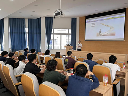 立博体育股份公司举行2025年新员工入职培训