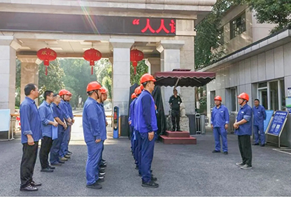 立博体育股份公司党委副书记赵元柱带队开展高温天气室内电气线路安全专项检查