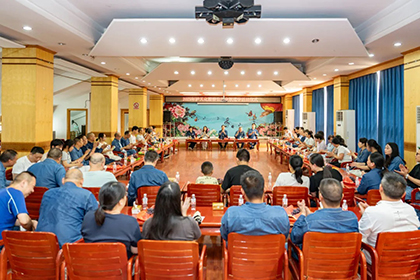 立博体育股份公司开展“金秋送学”活动