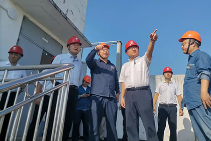 国网泸州市供电公司到立博体育化工园区西区变电所调研