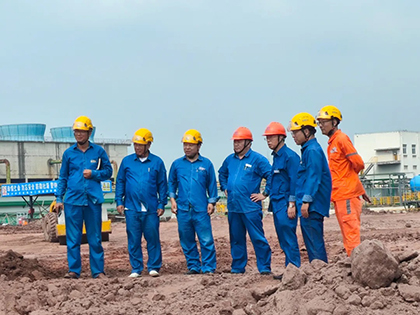 立博体育股份公司总经理傅利才一行到化工园区新项目施工现场指导工作